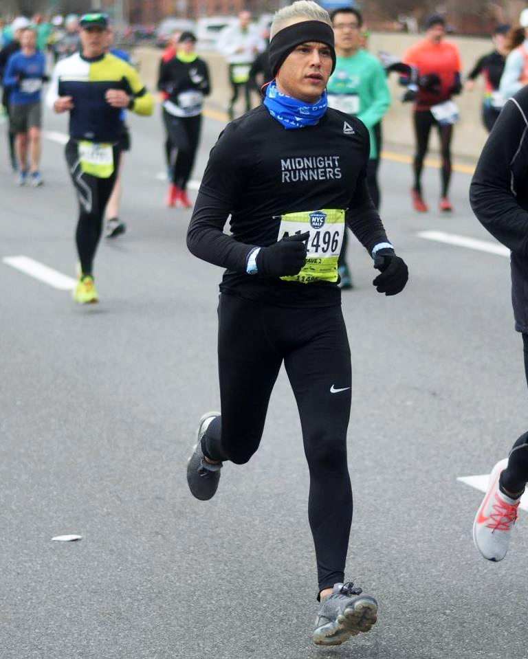 Chia tay bồ, chàng trai đồng tính Mỹ giảm hàng chục kg để sở hữu vóc dáng một marathoner